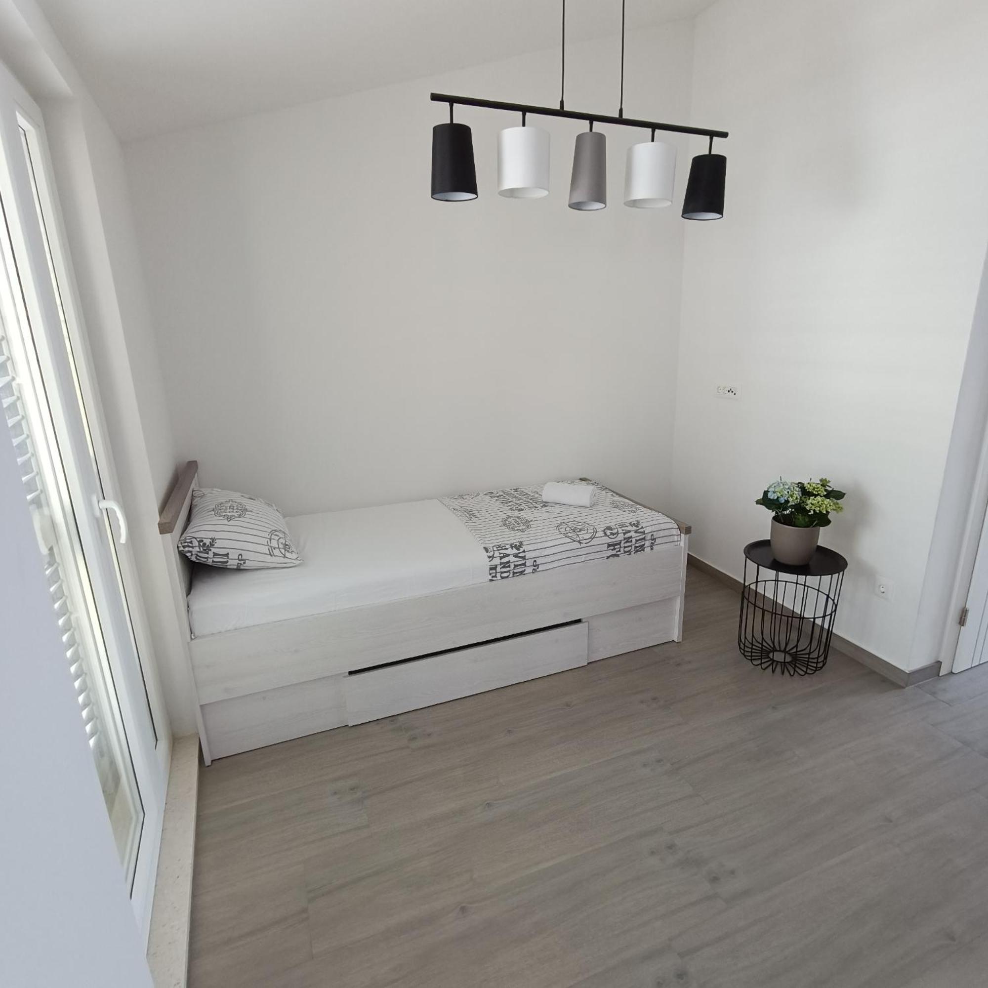 Apartmani Kristijan 伊格拉恩 外观 照片